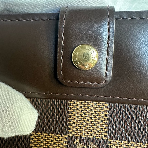 💯 Authentic Louis Vuitton Damier compact wallet - Picture 3 of 15